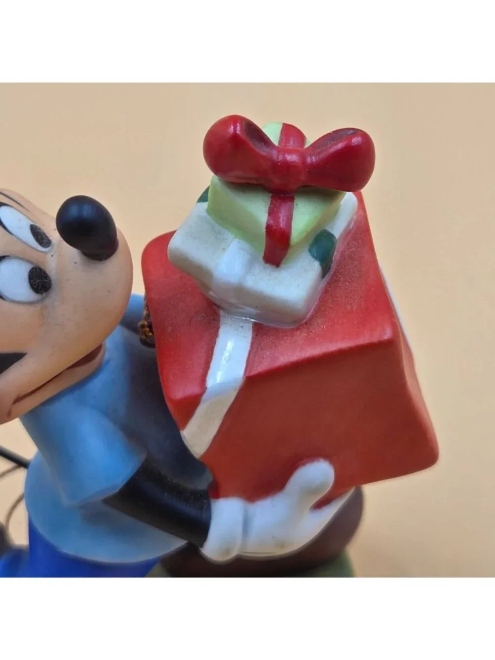 WDCC Mickey Mouse Pluto's Christmas Tree Present For My Pals Disney Ornament